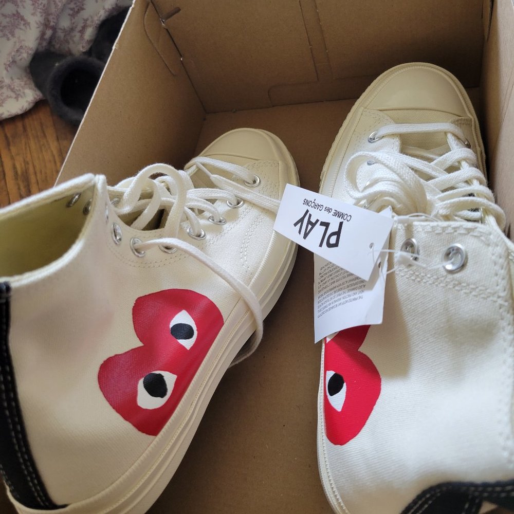 Commes de garcons play